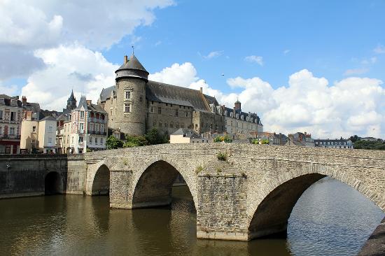 chateau-de-laval-laval